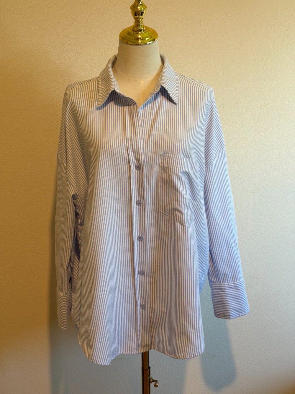 Know One Cares Blue & White Woven Boxy Button Up Shirt Size Medium - Picture 4 of 7